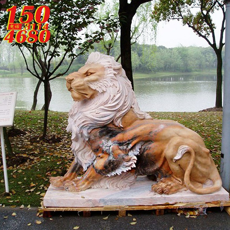 獅子石雕/銅雕/玻璃鋼雕塑像廠家定制圖片之“晚霞紅大理石爬獅子”